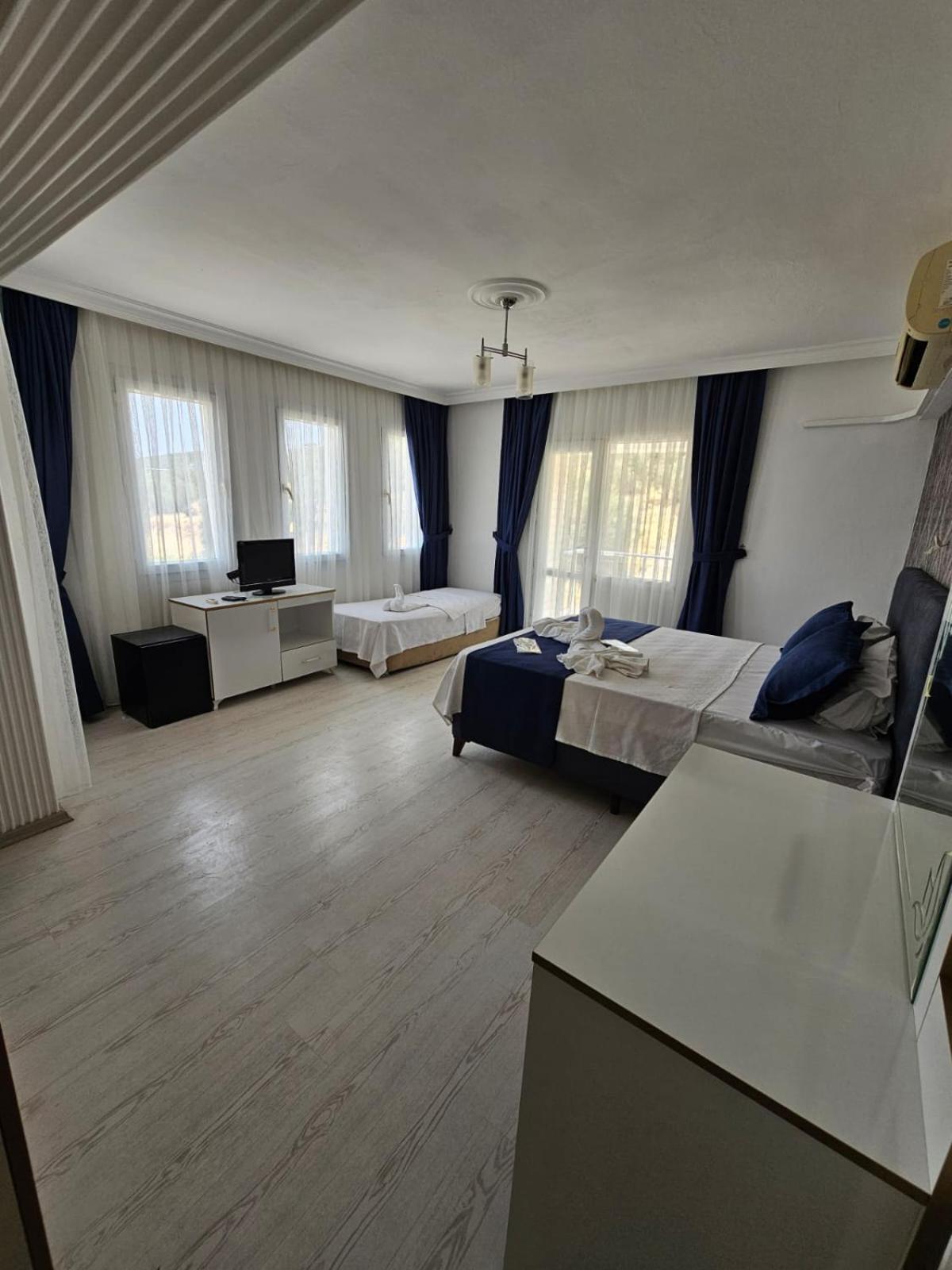 Yenifoca Ersan Hotel Екстериор снимка